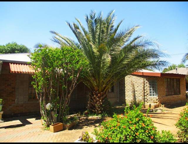 4 BEDROOM HOUSE FOR SALE IN HOSPITAALPARK